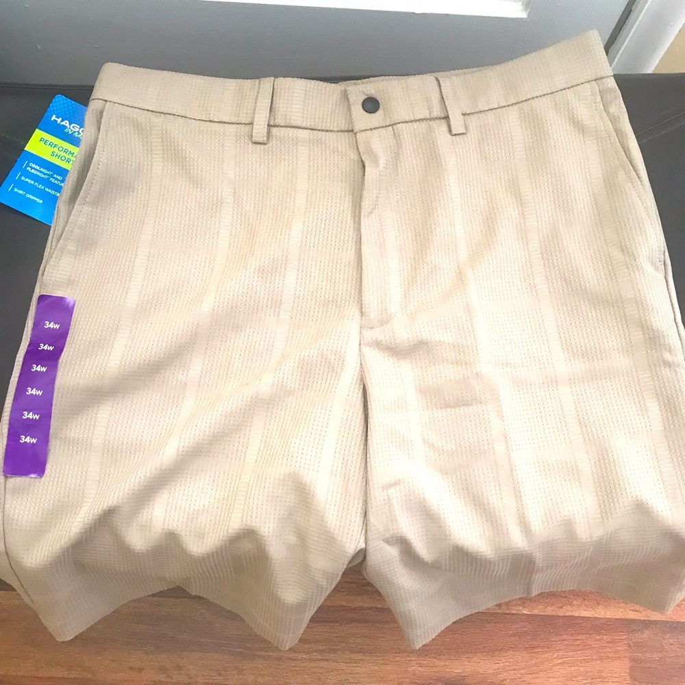 NWT Haggar In Motion Men's Golf Shorts w/Gripper Flex Waistband. Khaki. Size 34